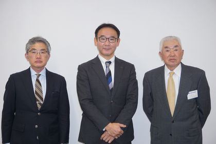 （左から）菅野副会長、齊藤会長、岡村顧問