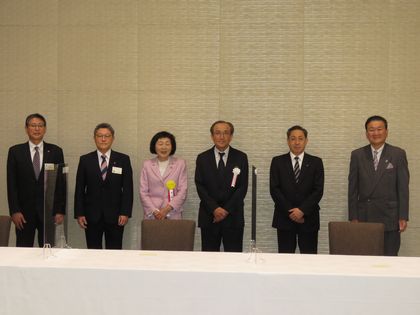 （右から）高橋専務、古川会長、渡部事務局長（全学栄）、長島会長（同）、青木副会長、川村副会長